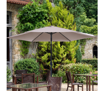 De Feel Furniture Kantelbare Parasol staat op een terras.