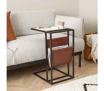 Het Lifa Living Magazine Rek Manhatten staat in de woonkamer.