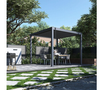 De Terrazzo Premium Terrasoverkapping met Lamellen in de kleur Antraciet en in het formaat 3x3 meter is over een terras geplaatst. 