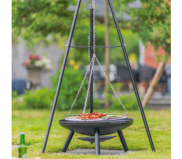 De RedFire Barbecue Tripod El Paso met Vuurschaal in actie.