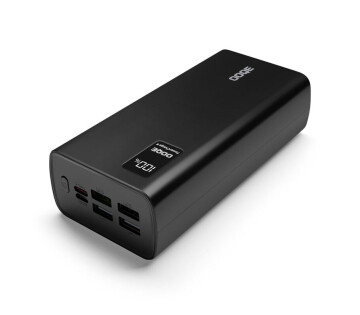 De OOQE PowerCharge 4: Powerbank in de kleur zwart.