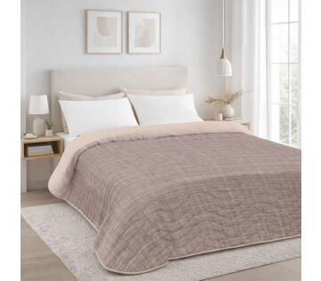Zomerdekbed in taupe en zandroze kleur op bed, tweezijdig design