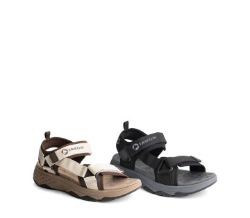 Twee paar damessandalen in zwart en beige uitvoering naast elkaar