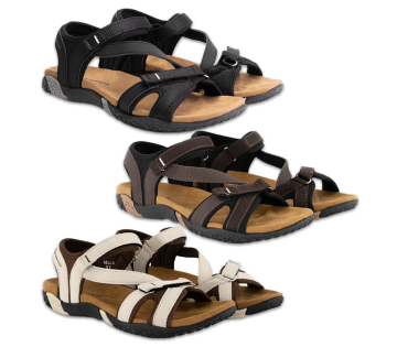 Travelin’ Hasle sandalen in zwart, bruin en beige naast elkaar op witte achtergrond met focus op comfort en veelzijdigheid.