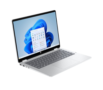 HP OmniBook 5 laptop schuin van voren in gletsjer zilver met compact en licht ontwerp.