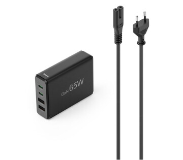 Zwarte 65W GaN-oplader met twee USB-C-poorten, twee USB-A-poorten en meegeleverde stroomkabel op een witte achtergrond.