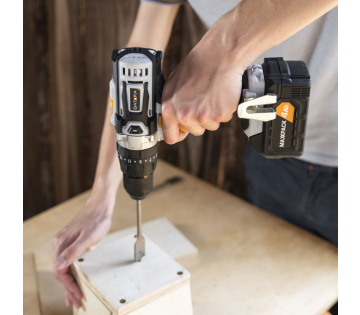 Batavia Klopboormachine in actie