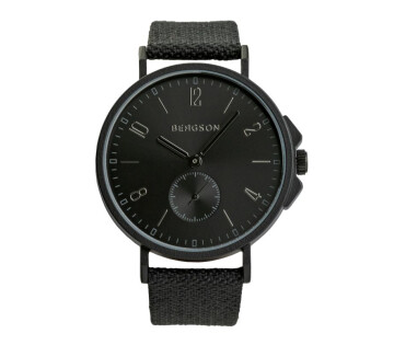 Vooraanzicht van het zwarte Bergson Horloge Ocean met analoge tijdsaanduiding en zwarte gerecyclede band.