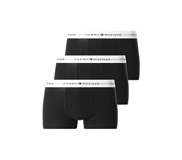 Tommy Hilfiger Signature Essential 3-pack boxershorts in zwart met witte elastische tailleband en logo, vooraanzicht set van drie.