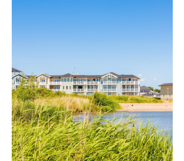 Gerenoveerde hotelkamer direct aan het strand in Zuid-Holland