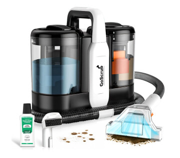 GoScrub® vlekkenreiniger met schoonmaakmiddel en opzetstukken op witte achtergrond.
