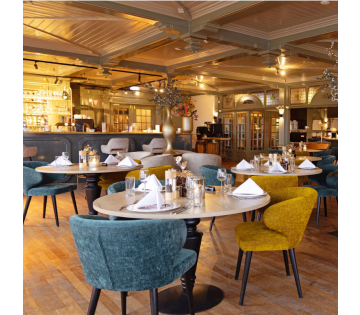 Verblijf op een TOP LOCATIE in het gezellige Volendam incl. ontbijt & 2-gangendiner + GRATIS wijnproeverij aan huis!
