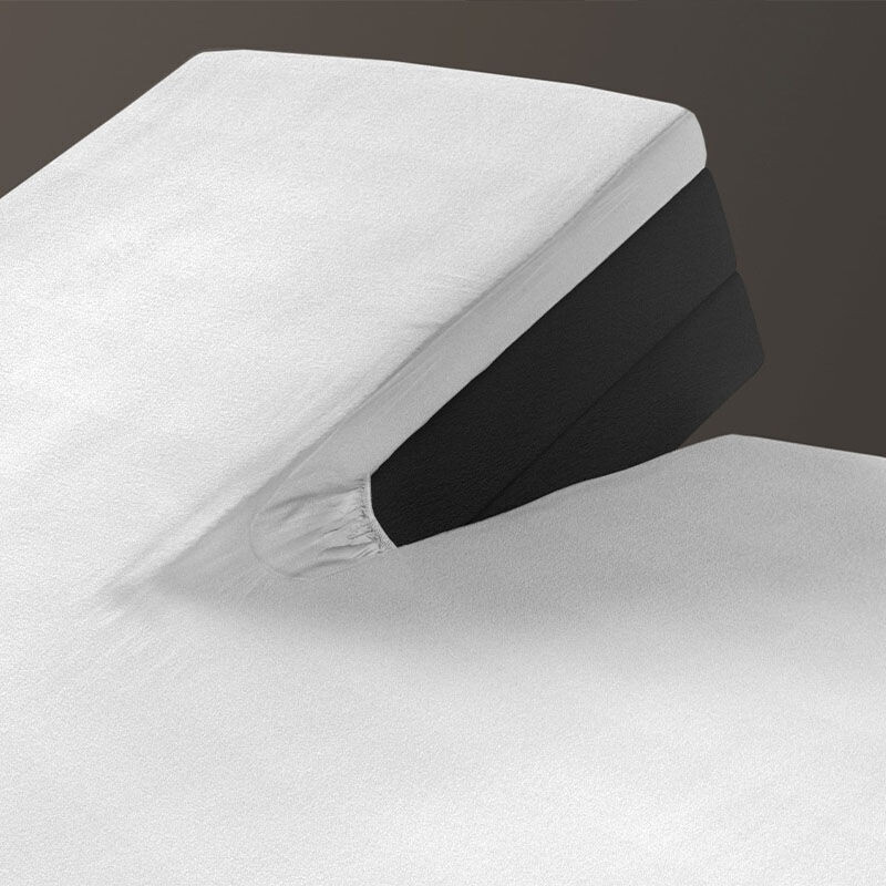De SleepMed Splittopper Hoeslakens in de kleur wit.