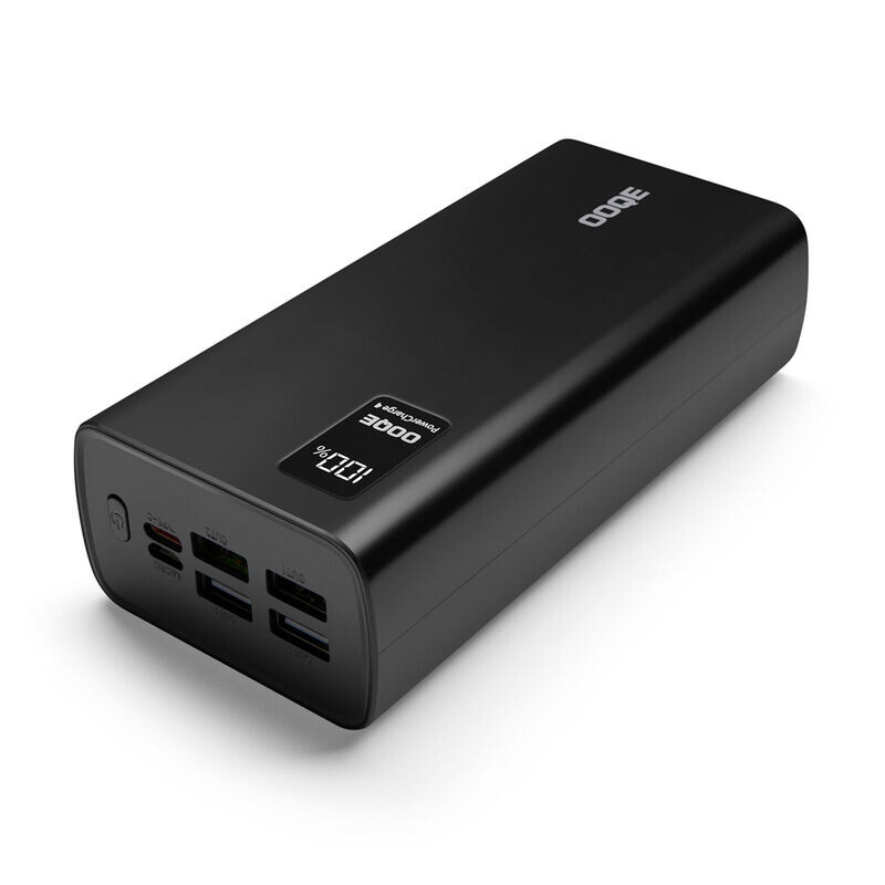 De OOQE PowerCharge 4: Powerbank in de kleur zwart.