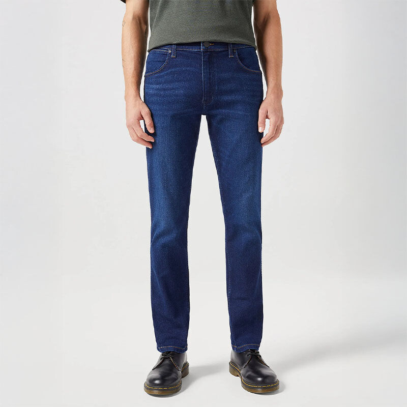 De voorzijde van de Wrangler Greensboro Night Shade. 