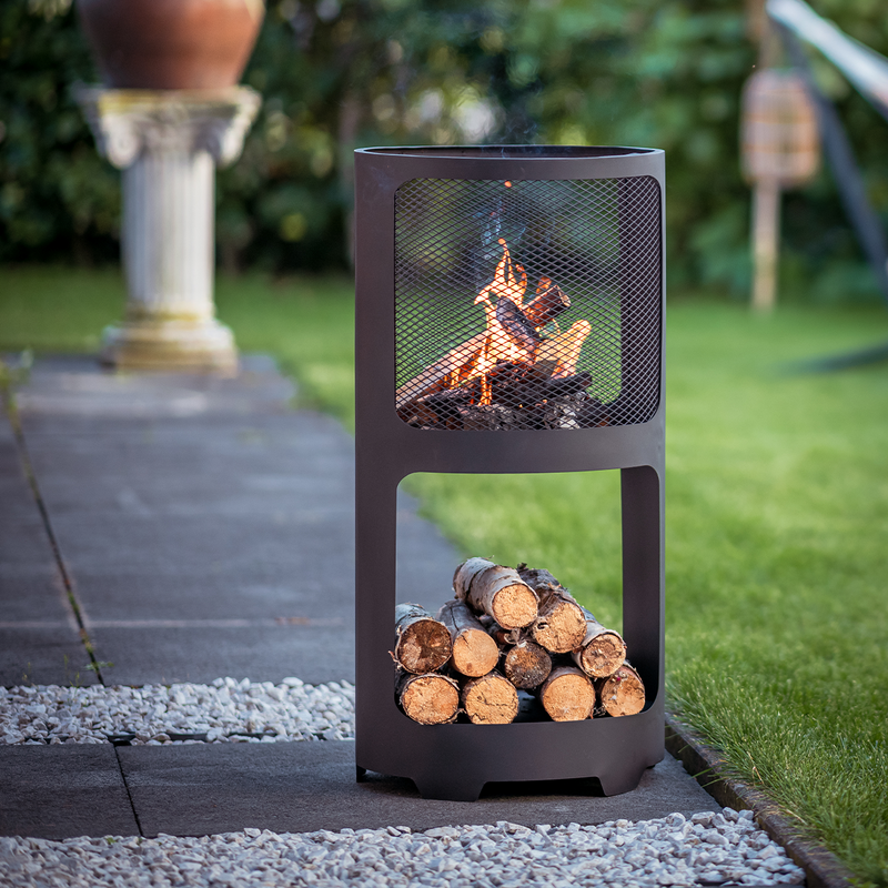 RedFire Premium Vuurhaard met Houtopslag Buffalo in sfeersetting.