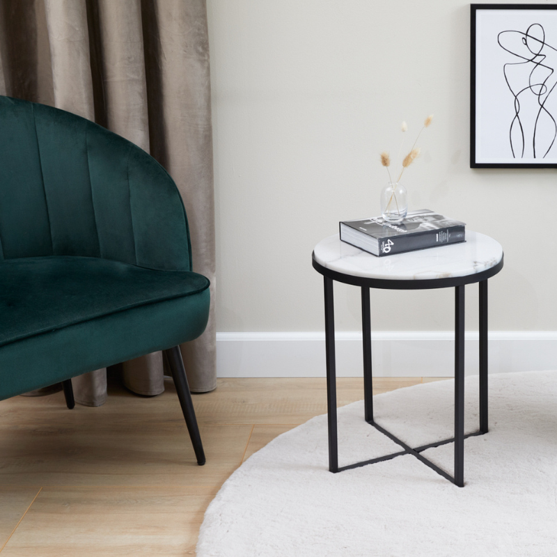 De Lifa Living Marmeren Tafel Julien in wit staat in de kamer.