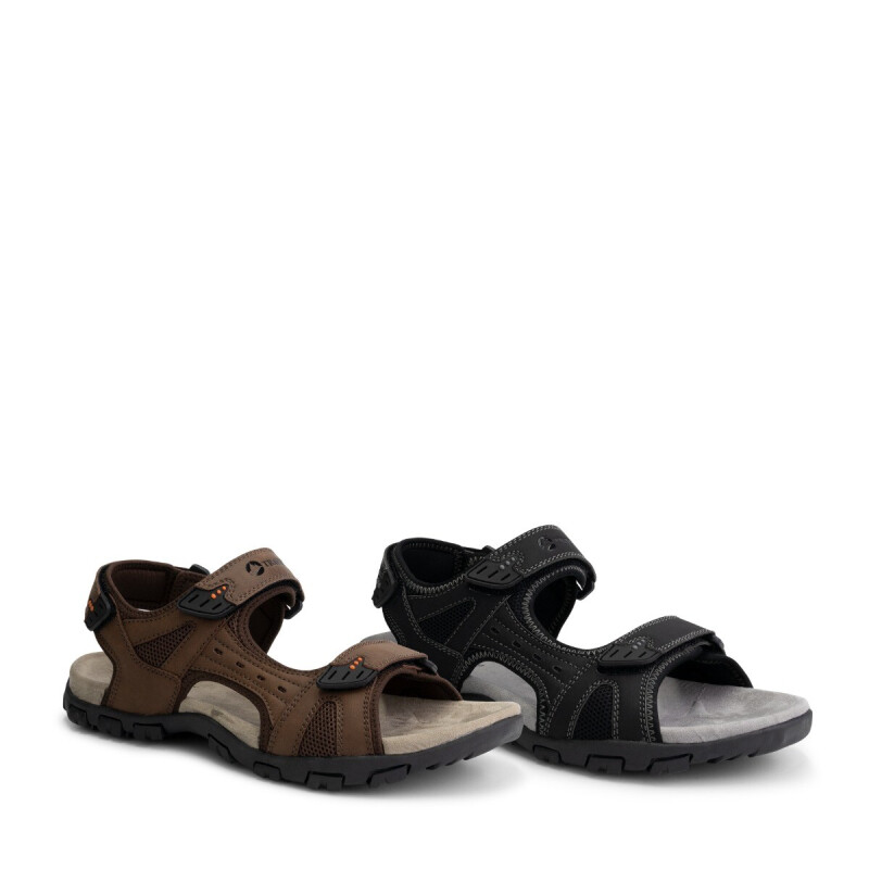 Vergelijking van bruine en zwarte outdoorsandalen met comfortabele pasvorm en stevige zool.