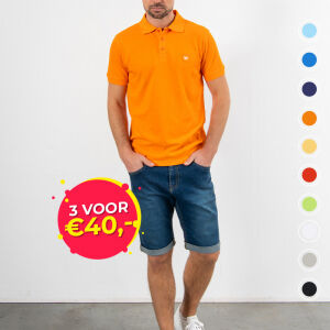 Een model draagt de Cappuccino Polo Plain Pique 