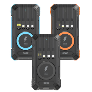 De Multicharge 4 Alles-in-&eacute;&eacute;n Powerbank in 3 kleuren.