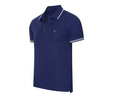 De Cappuccino Zip Polo Torino in de kleur marineblauw. De Cappuccino Zip Polo Torino in de kleur marineblauw.