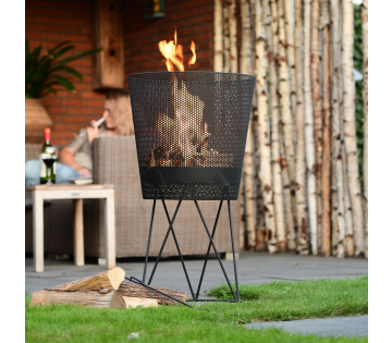 RedFire Vuurkorf Amarillo in sfeersetting met vuur.