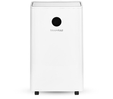 Frontale productfoto van de witte Bloomfold luchtontvochtiger met digitaal display.