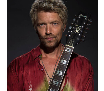 Rias Baarda  - The Church of Bowie in Lelystad