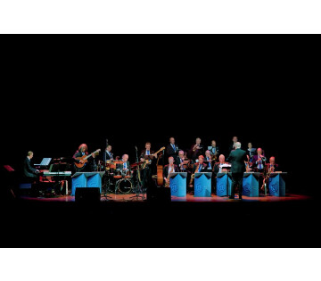Eemsmond Big Band en Dwight Dissels in Delfzijl