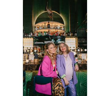 Rebecca Boektje en Saskia Weerstand - Moeders of Loeders in Heerenveen