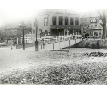 Ad Fahner - Hoe de komst van de Afsluitdijk de omgeving van café Blauwhuis veranderde in Leeuwarden