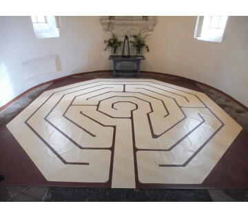 Labyrint in het koor in Oosterwijtwerd