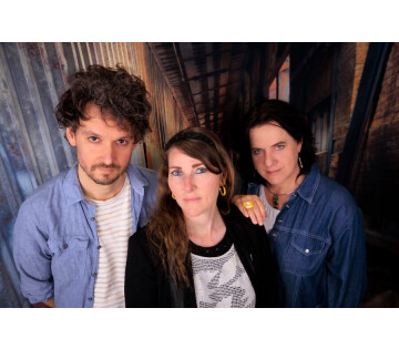 Aphranova - Sings 8090s Unplugged in Winsum