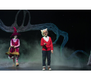 Els Damen, Sem Konijn e.a. - Dolfje Weerwolfje & Foeksia de Miniheks (5+) in Leeuwarden