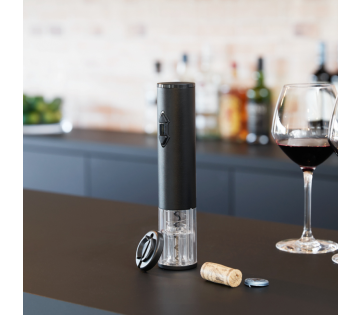 Magnani Elektrische kurkentrekker in sfeersetting.