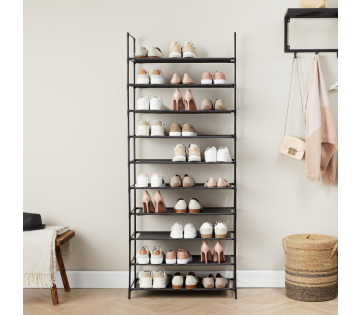 Het Lifa Living Schoenenrek staat in de kamer.