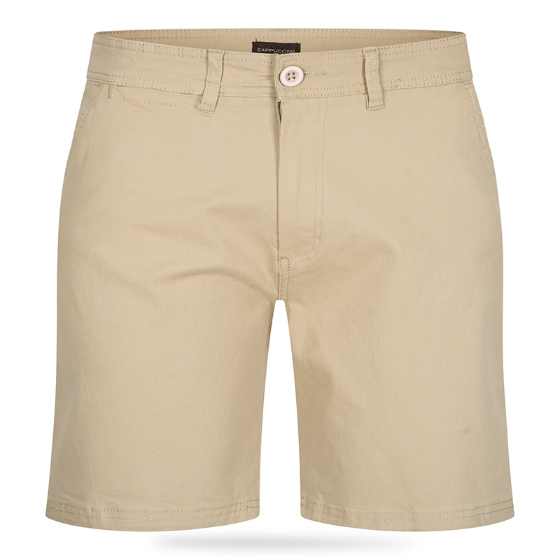 De Cappuccino Chino Short in de kleur zand. De Cappuccino Chino Short in de kleur zand.