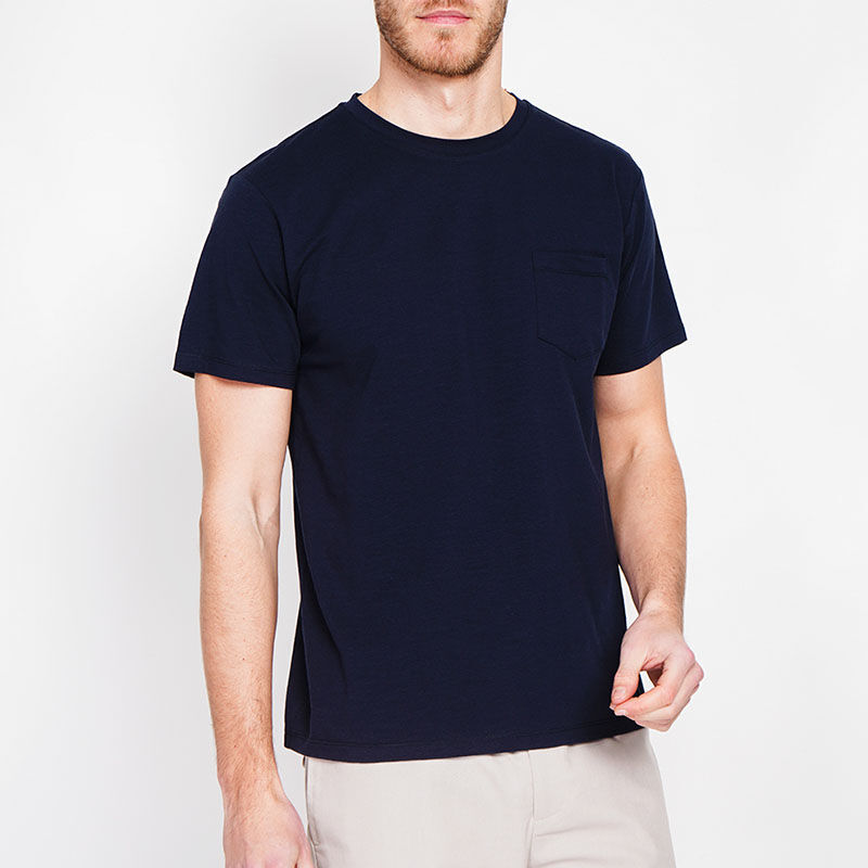 Secret du Lin Linnenblend T-shirt in marineblauw. Secret du Lin Linnenblend T-shirt in marineblauw.