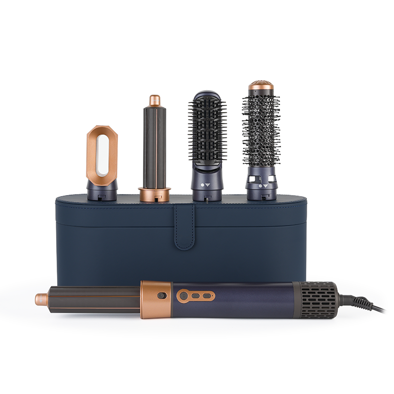 Hyundai Multi Styler met opzetstukken netjes geplaatst op de luxe travelcase