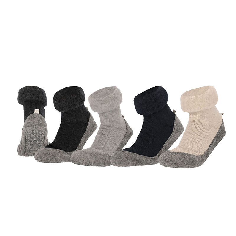 De Heat Essentials Wollen Pantoffelsokken zijn verkrijgbaar in verschillende kleuren.