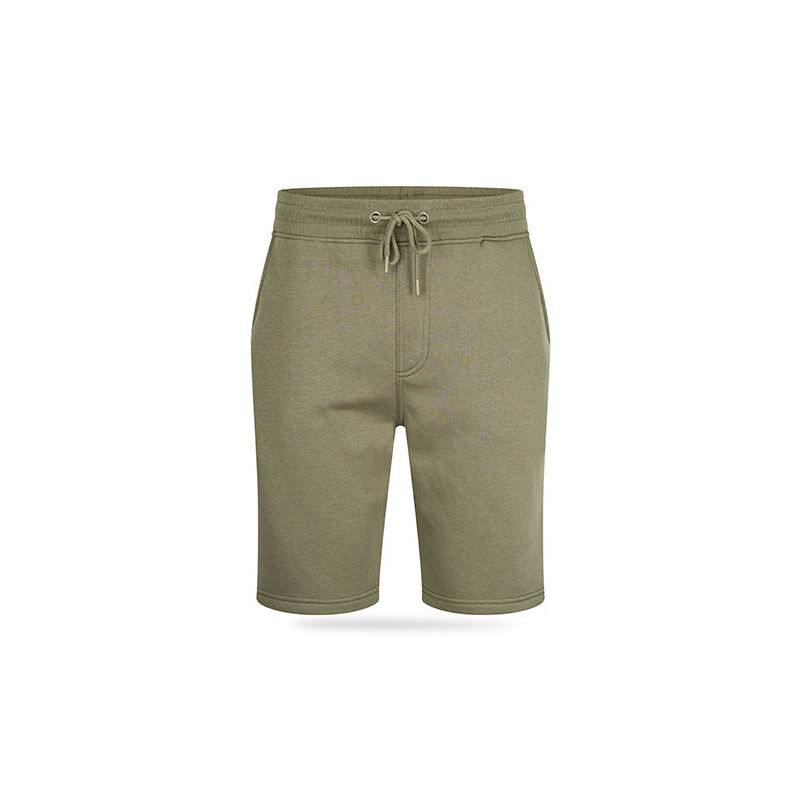 De Cappuccino Fleece Short in de kleur army. 