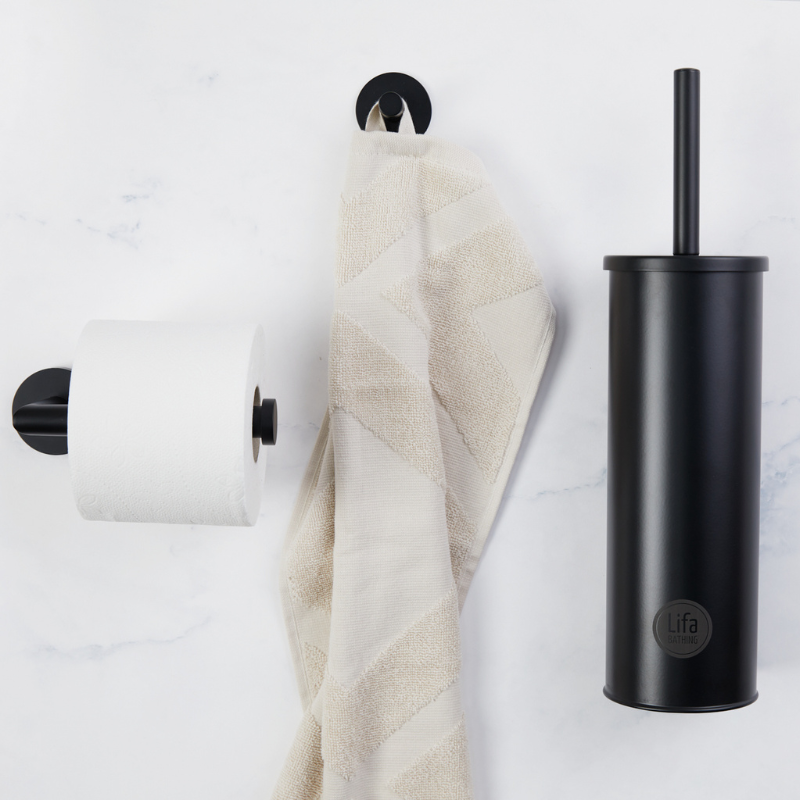 3-Delige Lifa Bathing Luxe Toilet Set in zwart en in sfeersetting.