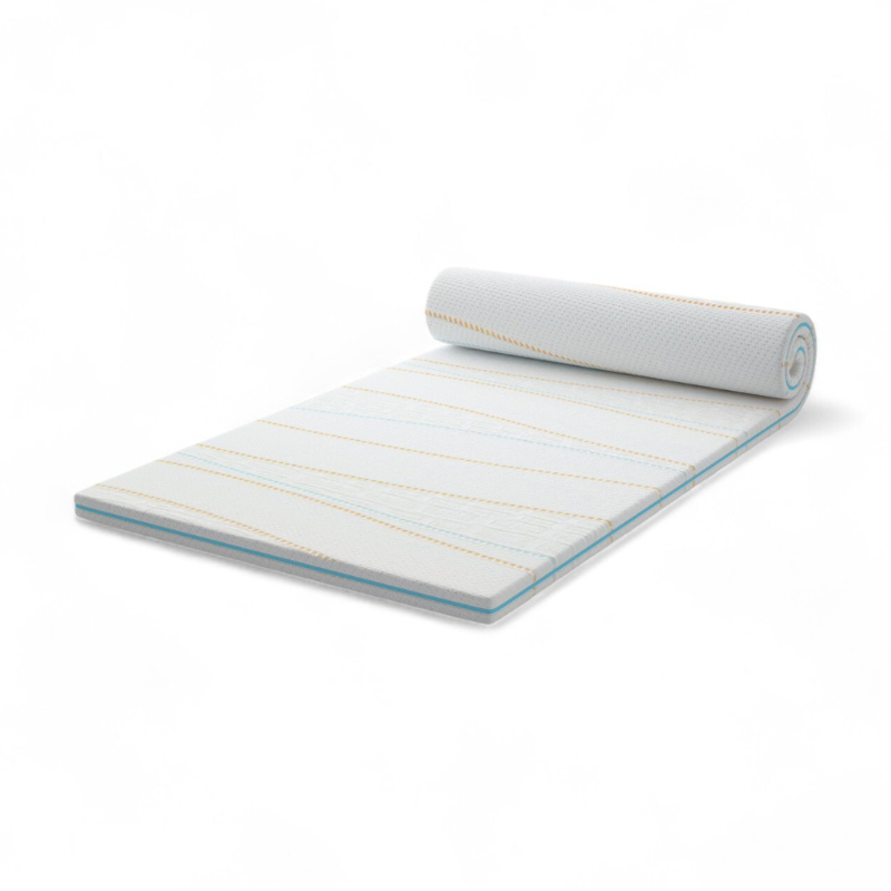 Het Ten Cate Blue Line Topdekmatras is half uitgerold. Het Ten Cate Blue Line Topdekmatras is half uitgerold.