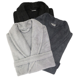 De Twentse Damast Katoenen Badjas is verkrijgbaar in 3 stijlvolle kleuren.