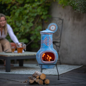 De RedFire Kleihaard Colima staat in de tuin.